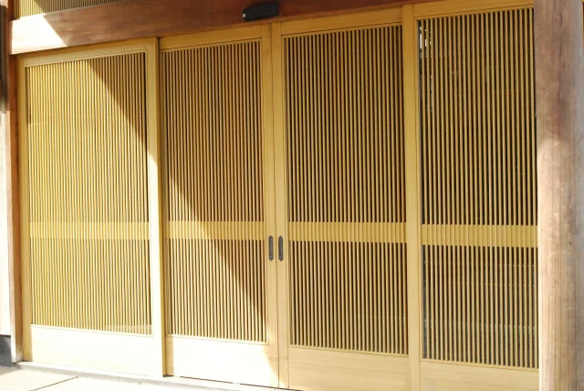 引き戸の鍵が急に開かない時に自分でできる応急処置は？