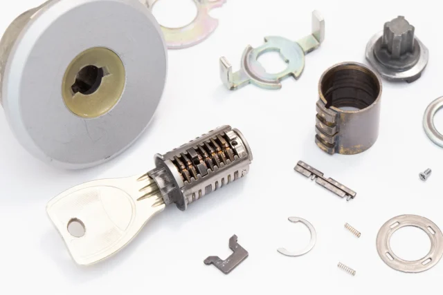 DIYで引き戸に鍵を後付けする方法は？