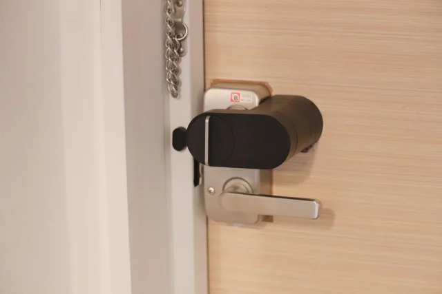 引き戸にスマートロックを後付けするのは難しい？