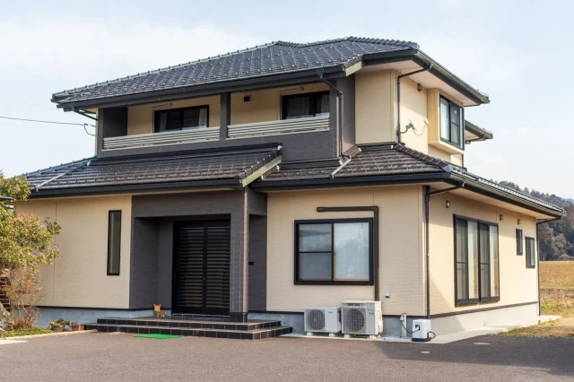 玄関引き戸の鍵交換費用が家によって変わる理由は？